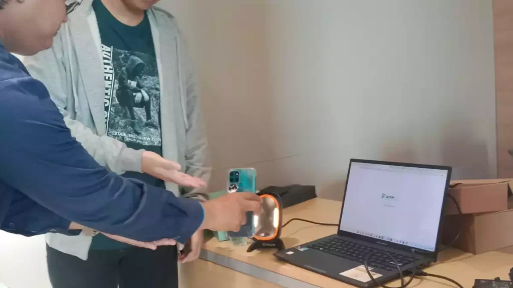 ilustrasi scan QR Hadirku